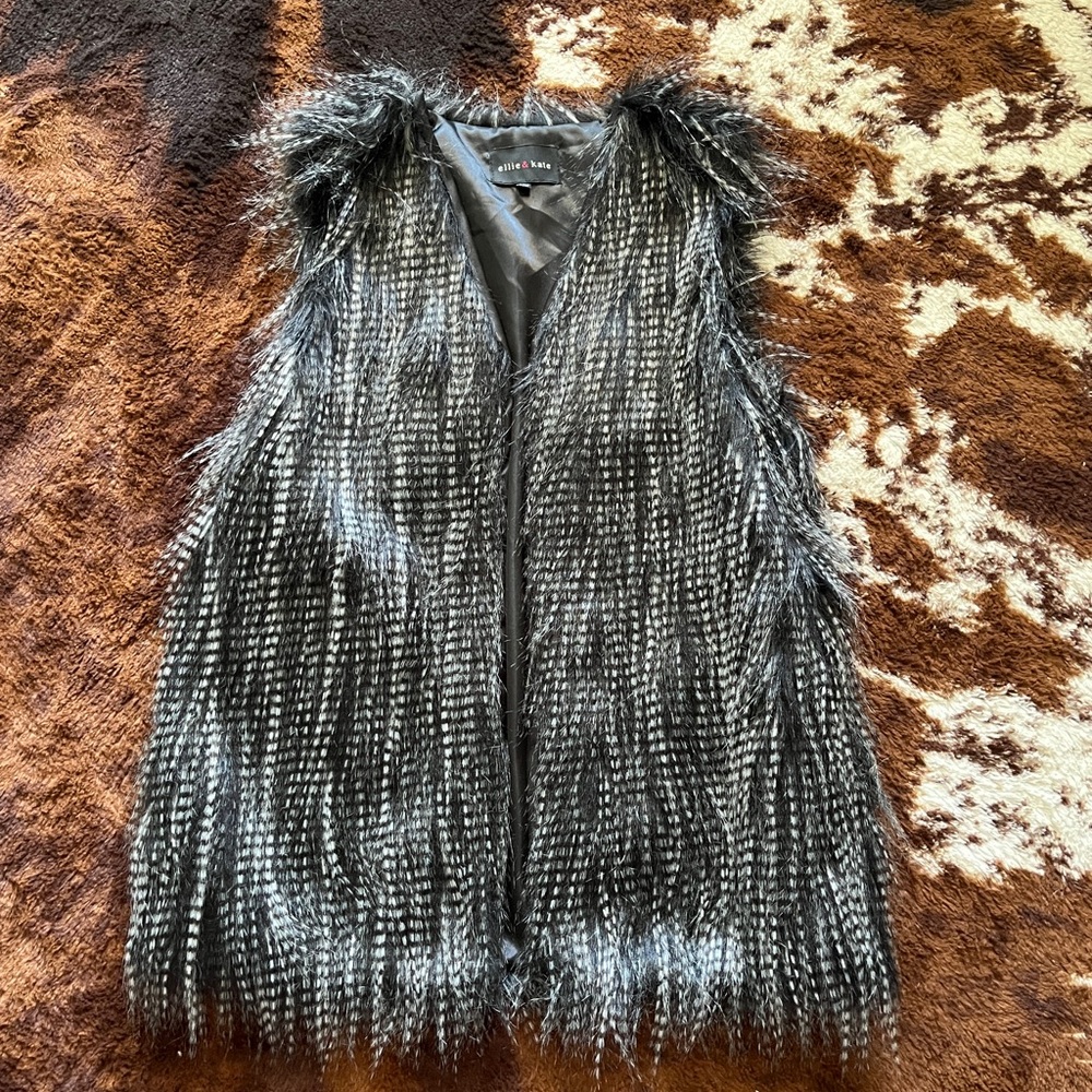 Boutique Faux fur vest size small/medium
